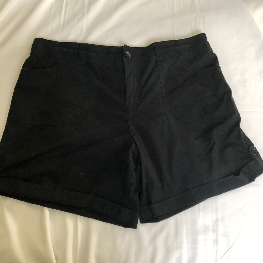 Just Be... Black Roll Up Shorts NWOT